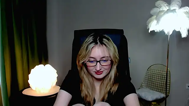 ScarlettScril online show from 10-19-25, 09:21