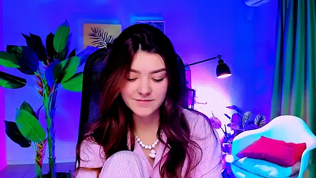 AnaSteisher online show from 11-22-25, 01:43