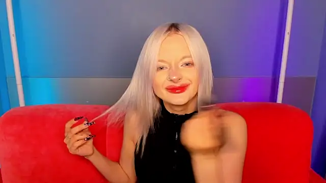 Snapshot of AlessaKiss chatting on 06-19-26, 01:43 AlessaKiss online show from 06-19-26, 01:43