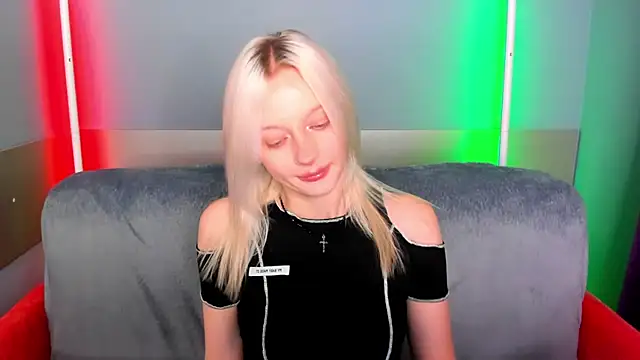 Snapshot of AlessaKiss chatting on 07-03-26, 01:45 AlessaKiss online show from 07-03-26, 01:45