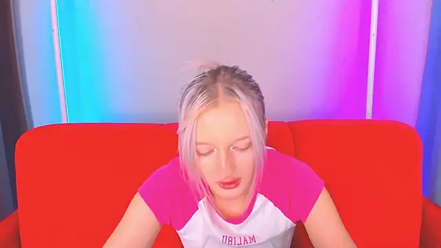 Snapshot of AlessaKiss chatting on 07-10-26, 03:11 AlessaKiss online show from 07-10-26, 03:11