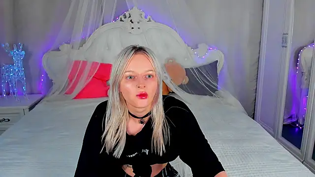 Snapshot of AlessaKiss chatting on 07-14-26, 02:05 AlessaKiss online show from 07-14-26, 02:05