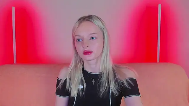 Snapshot of AlessaKiss chatting on 07-17-26, 07:04 AlessaKiss online show from 07-17-26, 07:04