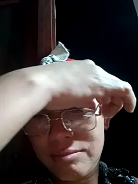 Snapshot of nui-show chatting on 10-23-25, 11:20 nui-show online show from 10-23-25, 11:20