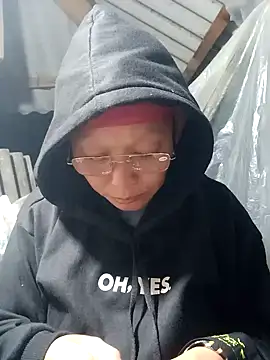 Snapshot of nui-show chatting on 11-15-25, 01:40 nui-show online show from 11-15-25, 01:40