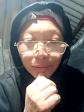 Snapshot of nui-show chatting on 11-19-25, 01:44 nui-show online show from 11-19-25, 01:44