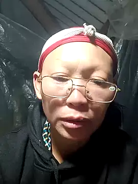 Snapshot of nui-show chatting on 11-21-25, 01:43 nui-show online show from 11-21-25, 01:43