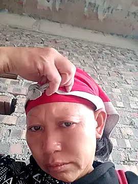 Snapshot of nui-show chatting on 12-18-25, 01:00 nui-show online show from 12-18-25, 01:00