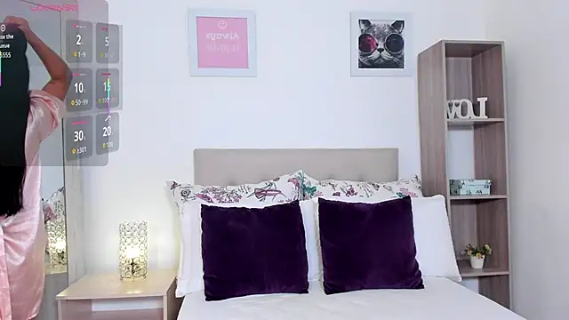 mia canoo online show from 11-11-25, 04:40