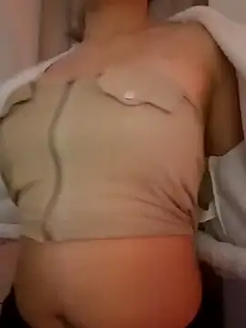 petite coral online show from 02-08-26, 05:22