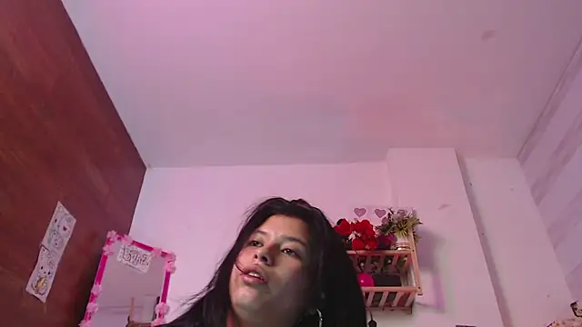 Snapshot of petite_coral chatting on 05-24-26, 12:48 petite coral online show from 05-24-26, 12:48