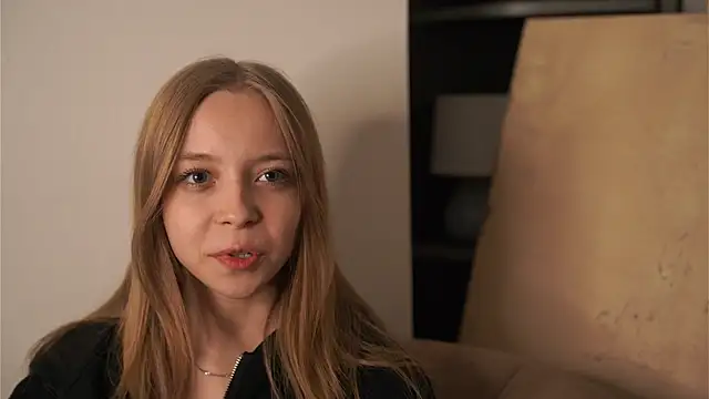 Snapshot of WillaHowkins chatting on 10-17-25, 04:09 WillaHowkins online show from 10-17-25, 04:09