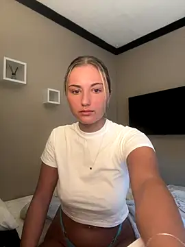 Snapshot of LaceyMilliexoxo chatting on 10-20-25, 09:43 LaceyMilliexoxo online show from 10-20-25, 09:43