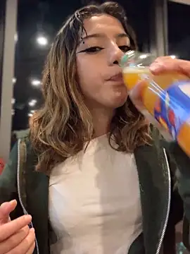 MiaaCute- online show from 12-19-25, 11:45