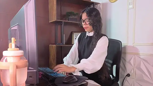 Snapshot of sharon_ivanna12 chatting on 05-07-26, 07:30 sharon ivanna12 online show from 05-07-26, 07:30