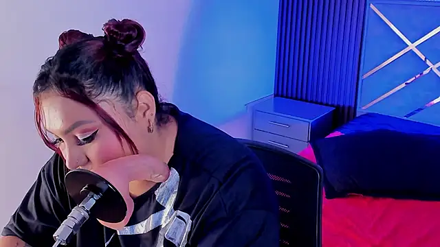 Halleyrosse online show from 11-13-25, 04:11