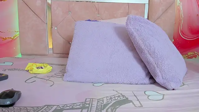 mia  blaze   online show from 04-13-26, 03:01