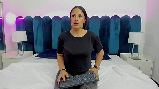 Snapshot of AuraSky_ chatting on 11-11-25, 07:25 AuraSky online show from 11-11-25, 07:25