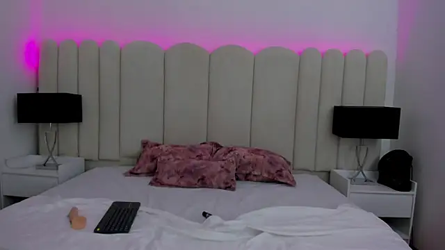 Snapshot of AuraSky_ chatting on 11-20-25, 06:40 AuraSky online show from 11-20-25, 06:40