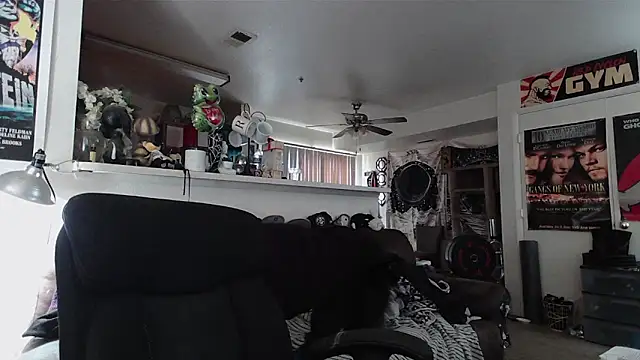 biggerisbetter12 online show from 04-22-26, 10:44