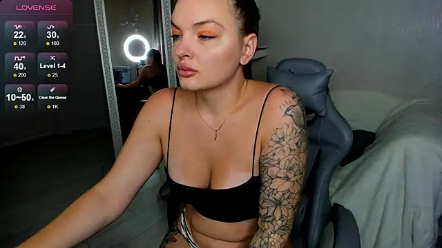 LeyaKale online show from 10-25-25, 01:35