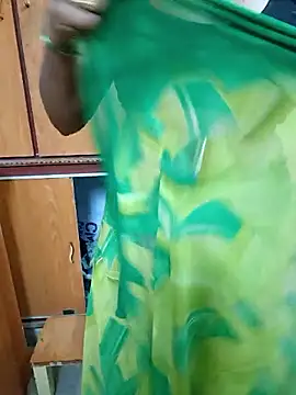 Snapshot of Sravya__ chatting on 11-12-25, 06:25 Sravya online show from 11-12-25, 06:25