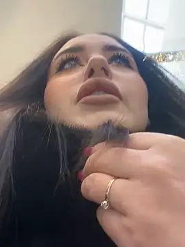 KiraSunshine online show from 12-19-25, 04:19