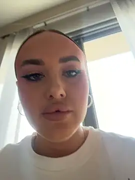 KiraSunshine online show from 02-18-26, 04:30