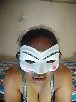 Snapshot of SL_queen1 chatting on 10-28-25, 04:42 SL queen1 online show from 10-28-25, 04:42