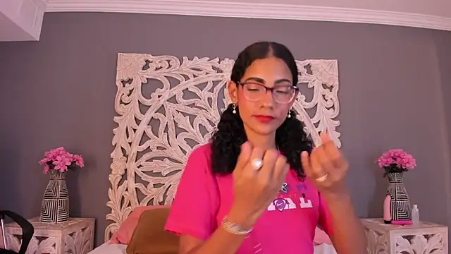 Snapshot of AuroraPinkk chatting on 11-22-25, 02:49 AuroraPinkk online show from 11-22-25, 02:49