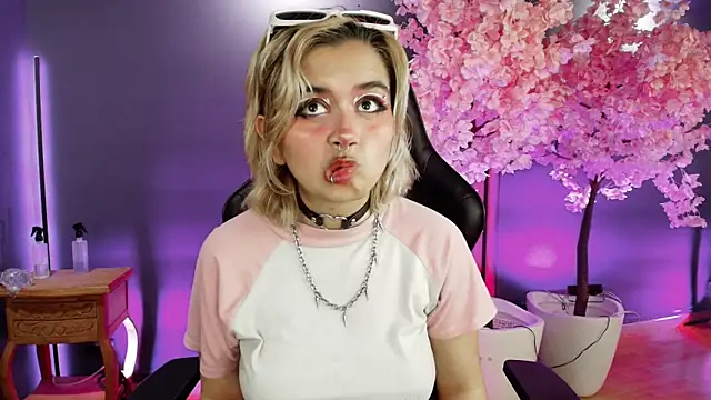 Snapshot of Navier__ chatting on 11-06-25, 07:48 Navier online show from 11-06-25, 07:48