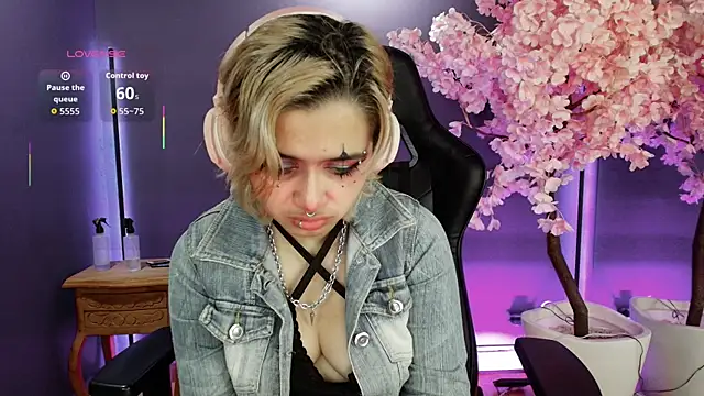 Snapshot of Navier__ chatting on 11-07-25, 07:58 Navier online show from 11-07-25, 07:58