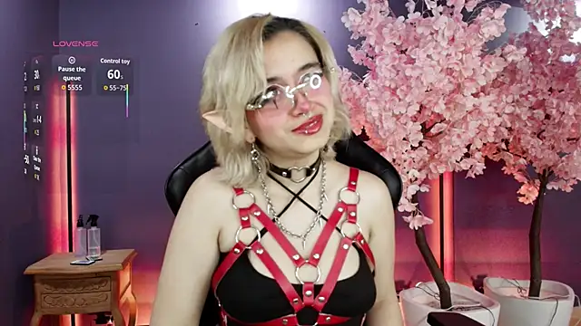 Snapshot of Navier__ chatting on 11-08-25, 07:56 Navier online show from 11-08-25, 07:56