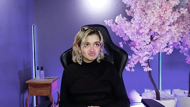 Snapshot of Navier__ chatting on 11-11-25, 08:42 Navier online show from 11-11-25, 08:42