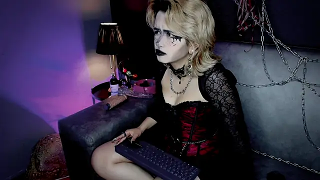 Snapshot of Navier__ chatting on 12-16-25, 09:31 Navier online show from 12-16-25, 09:31