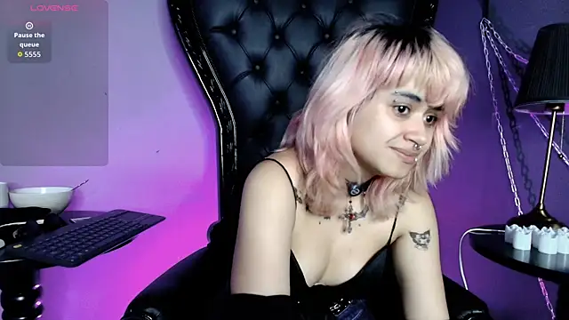 Snapshot of Navier__ chatting on 05-16-26, 02:52 Navier online show from 05-16-26, 02:52