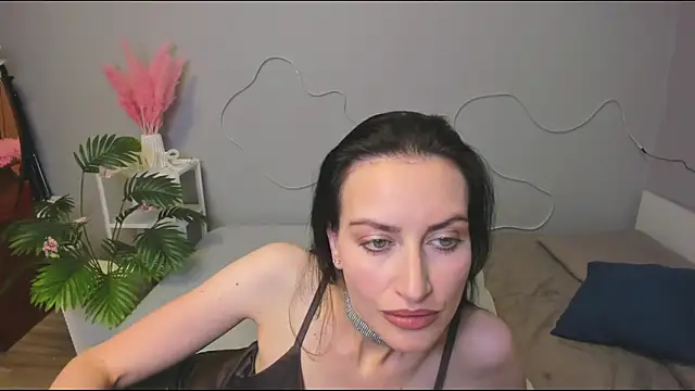 Snapshot of your__queen chatting on 10-19-25, 03:56 your  queen online show from 10-19-25, 03:56