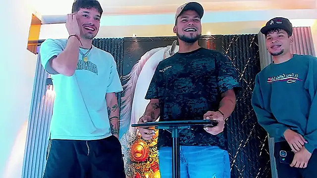 handsome boys22 online show from 10-26-25, 12:44