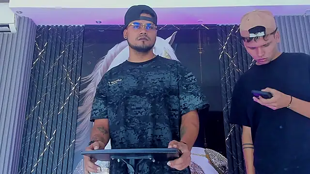 handsome boys22 online show from 11-17-25, 12:44