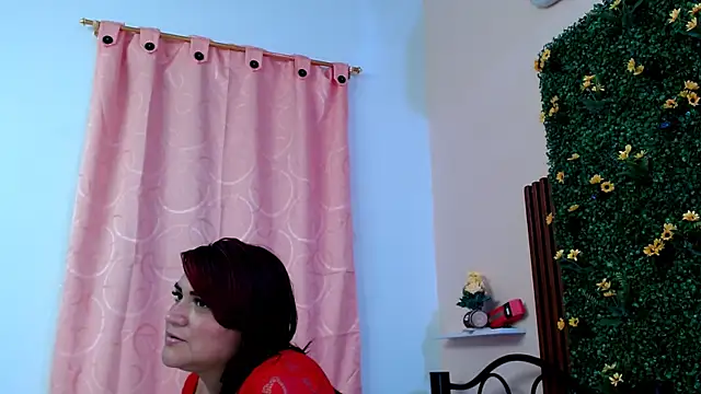 Snapshot of lunitahot19 chatting on 10-17-25, 02:52 lunitahot19 online show from 10-17-25, 02:52