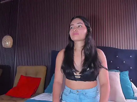 Snapshot of ViolettRouse chatting on 11-16-25, 04:56 ViolettRouse online show from 11-16-25, 04:56