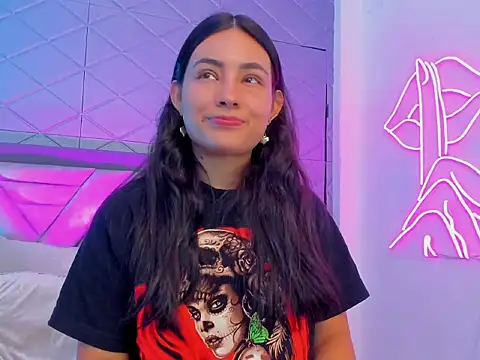 Snapshot of ViolettRouse chatting on 11-21-25, 06:06 ViolettRouse online show from 11-21-25, 06:06