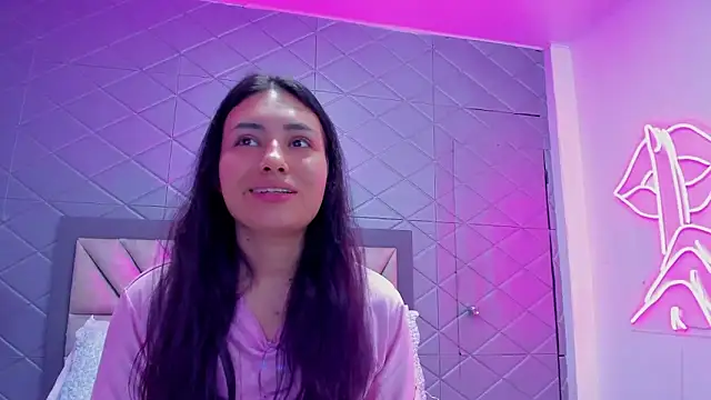 Snapshot of ViolettRouse chatting on 12-16-25, 04:34 ViolettRouse online show from 12-16-25, 04:34