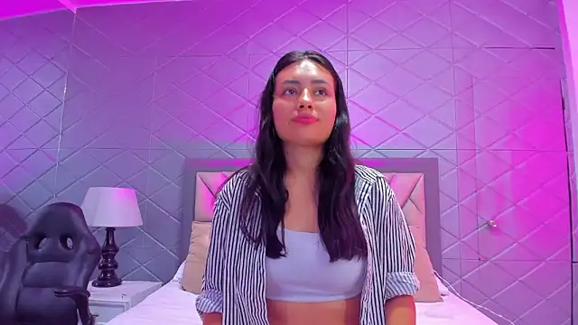 Snapshot of ViolettRouse chatting on 12-19-25, 05:09 ViolettRouse online show from 12-19-25, 05:09