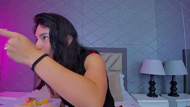 Snapshot of ViolettRouse chatting on 01-10-26, 06:09 ViolettRouse online show from 01-10-26, 06:09