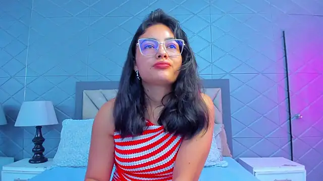 Snapshot of ViolettRouse chatting on 02-13-26, 05:31 ViolettRouse online show from 02-13-26, 05:31