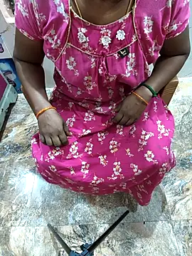 Snapshot of Tamil_Rani03 chatting on 11-08-25, 05:56 Tamil Rani03 online show from 11-08-25, 05:56