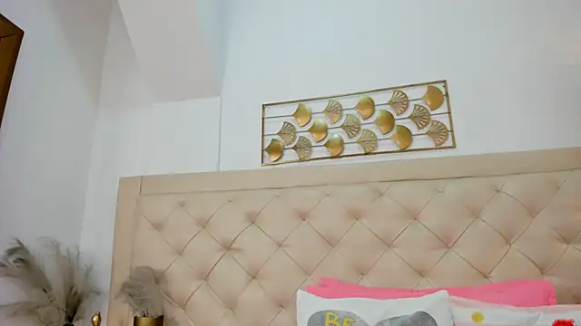 lucia lorenz online show from 02-08-26, 11:24