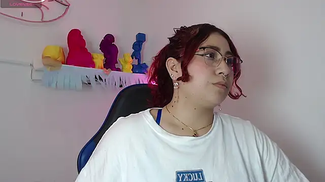 Snapshot of littlee_red chatting on 10-26-25, 05:19 littlee red online show from 10-26-25, 05:19