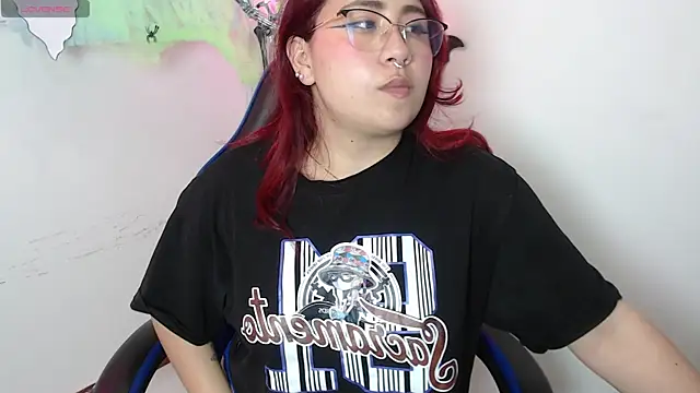 Snapshot of littlee_red chatting on 11-05-25, 08:09 littlee red online show from 11-05-25, 08:09